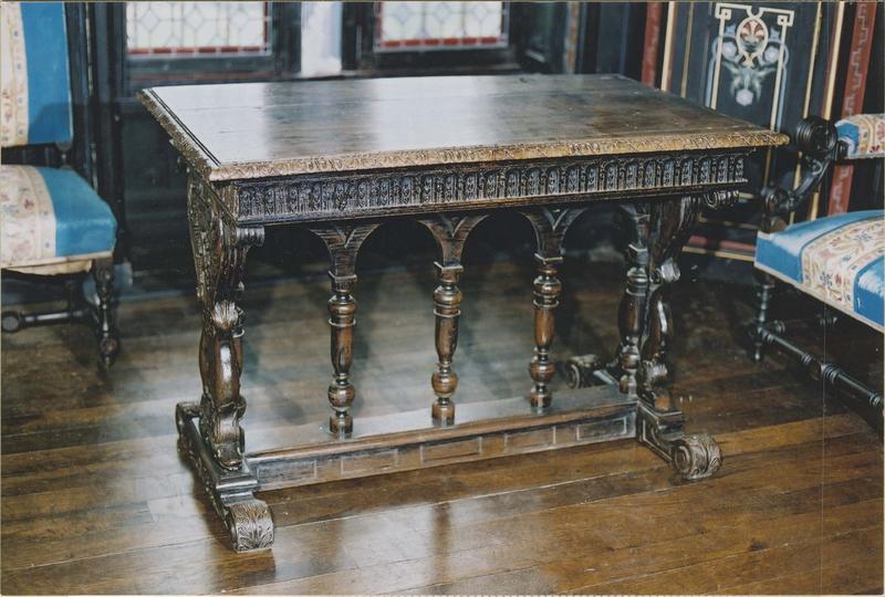 table de milieu à patins, vue générale - © Ministère de la Culture (France), Médiathèque du patrimoine et de la photographie (objets mobiliers), tous droits réservés