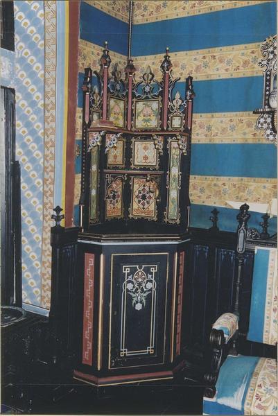 buffet d'encoignure, vue générale - © Ministère de la Culture (France), Médiathèque du patrimoine et de la photographie (objets mobiliers), tous droits réservés