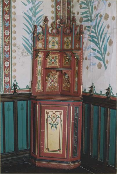 buffet d'encoignure, vue générale - © Ministère de la Culture (France), Médiathèque du patrimoine et de la photographie (objets mobiliers), tous droits réservés