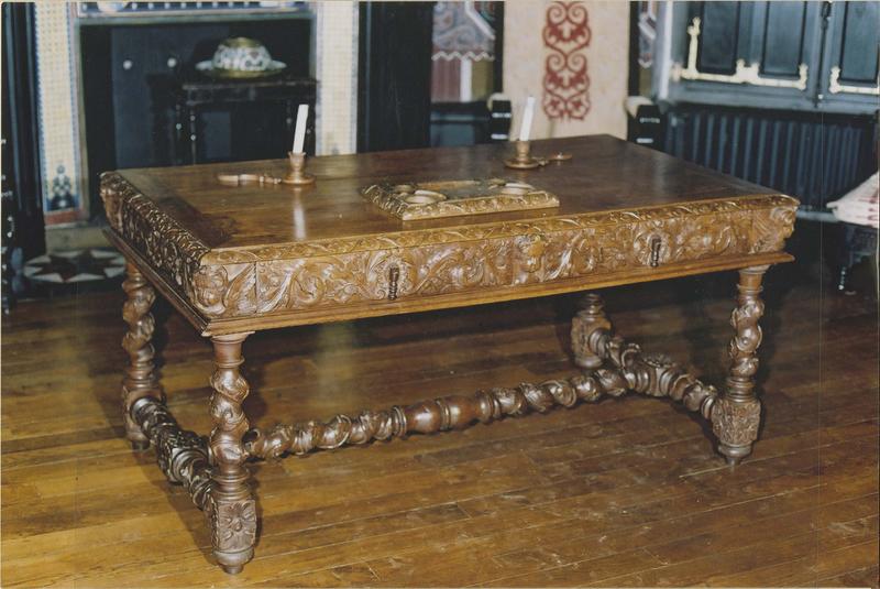 table à écrire (table-bureau), vue générale - © Ministère de la Culture (France), Médiathèque du patrimoine et de la photographie (objets mobiliers), tous droits réservés