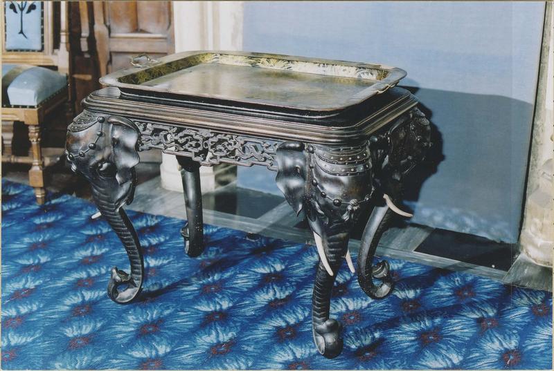 table basse, vue générale - © Ministère de la Culture (France), Médiathèque du patrimoine et de la photographie (objets mobiliers), tous droits réservés