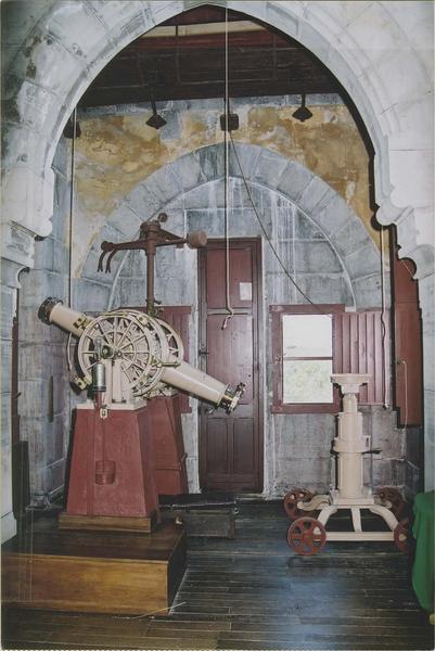 instrument astrométrique : lunette méridienne décimale W. Eichens et ses accessoires, vue générale