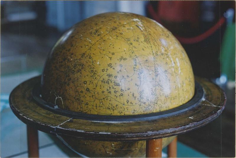 globe céleste appelé Smith's Celestial Globe (globe céleste de Smith), vue générale - © Ministère de la Culture (France), Médiathèque du patrimoine et de la photographie (objets mobiliers), tous droits réservés