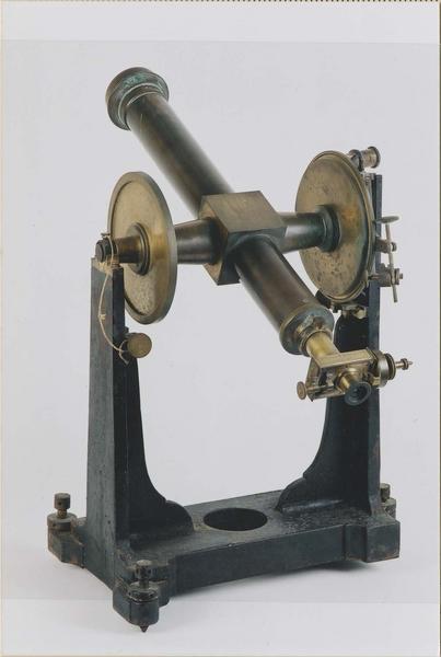 lunette astronomique-instrument astrométrique : instrument des passages portatif, vue générale - © Ministère de la Culture (France), Médiathèque du patrimoine et de la photographie (objets mobiliers), tous droits réservés