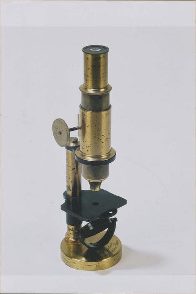 microscope d'étudiant, vue générale - © Ministère de la Culture (France), Médiathèque du patrimoine et de la photographie (objets mobiliers), tous droits réservés