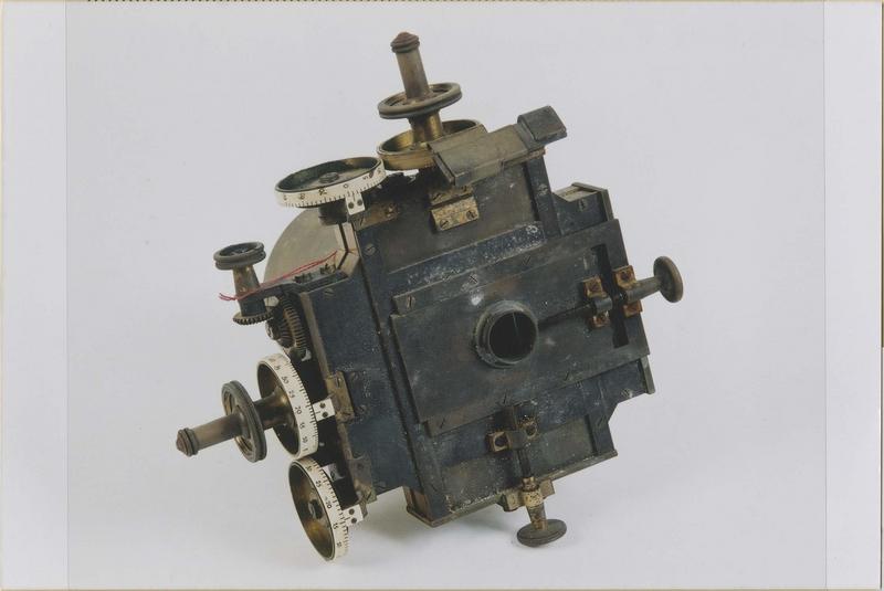 micromètre à prisme et filtre épais, vue générale - © Ministère de la Culture (France), Médiathèque du patrimoine et de la photographie (objets mobiliers), tous droits réservés