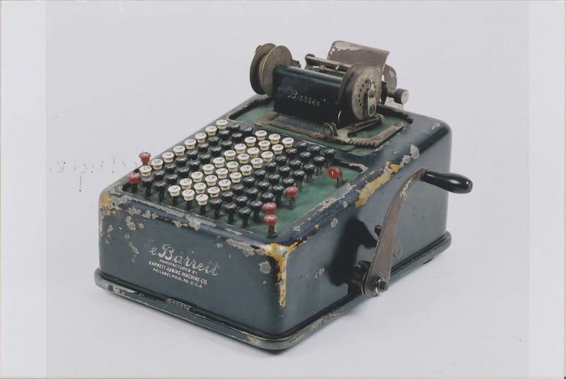 machine à calculer Barett, vue générale - © Ministère de la Culture (France), Médiathèque du patrimoine et de la photographie (objets mobiliers), tous droits réservés