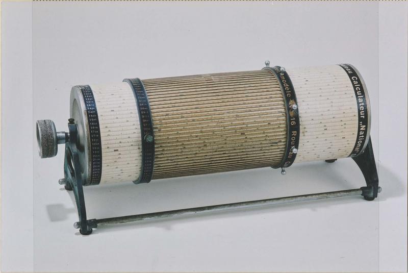 instrument de calcul mécanique : rouleau calculateur National, vue générale - © Ministère de la Culture (France), Médiathèque du patrimoine et de la photographie (objets mobiliers), tous droits réservés