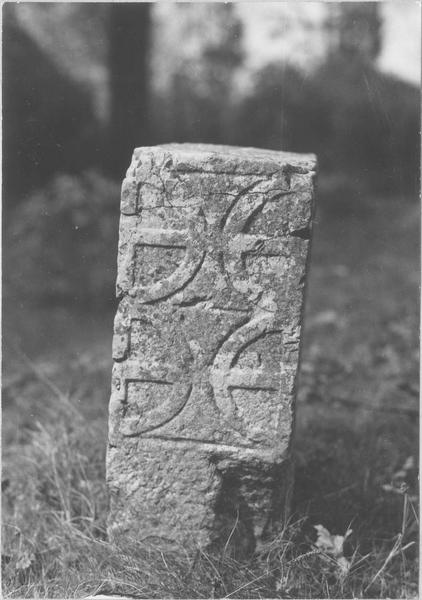 stèle tabulaire, profil, vue générale - © Ministère de la Culture (France), Médiathèque du patrimoine et de la photographie (objets mobiliers), tous droits réservés