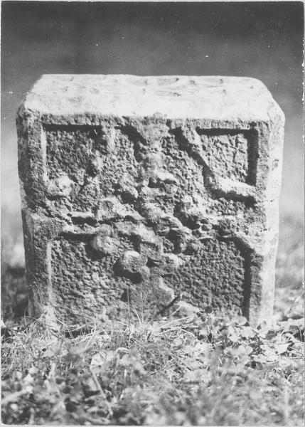 stèle tabulaire, revers, vue générale - © Ministère de la Culture (France), Médiathèque du patrimoine et de la photographie (objets mobiliers), tous droits réservés
