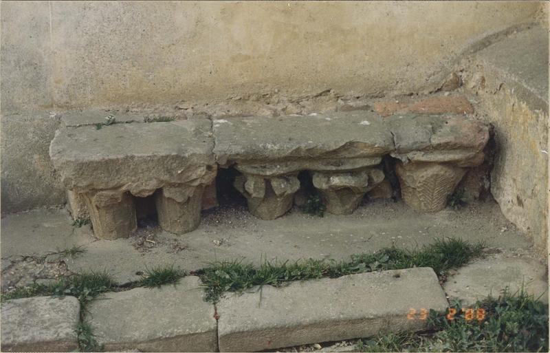 chapiteaux style roman, vue générale