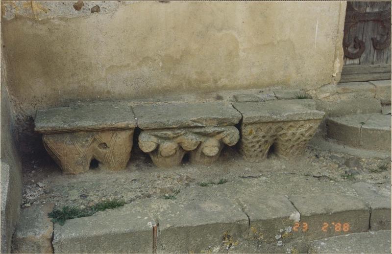 chapiteaux style roman, vue générale