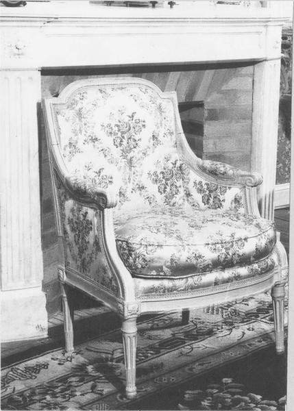 fauteuil (bergère) style Louis XVI, vue générale