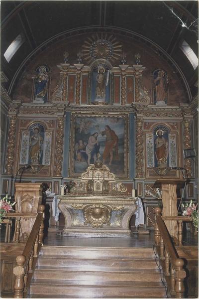 maître-autel, retable, tableau : Le Baptême du Christ, statues : saint Pierre, saint Paul, Vierge à l'Enfant, saint Jean-Baptiste, saint Jean (?), vue générale