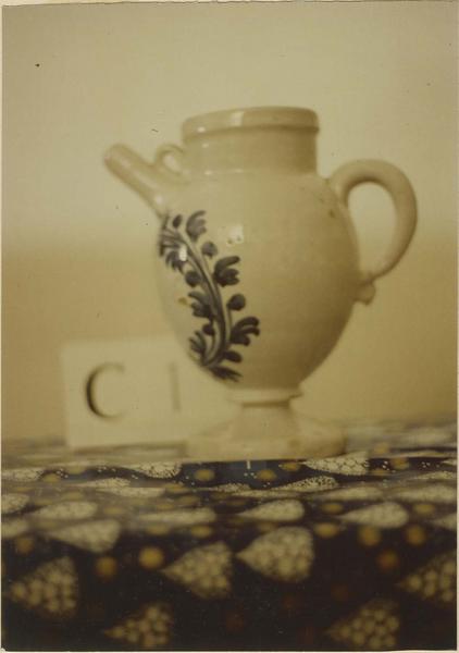 pot à pharmacie, vue générale - © Ministère de la Culture (France), Médiathèque du patrimoine et de la photographie (objets mobiliers), tous droits réservés
