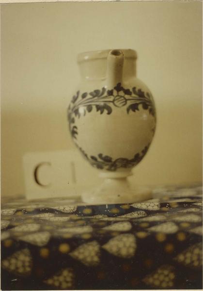 pot à pharmacie, vue générale - © Ministère de la Culture (France), Médiathèque du patrimoine et de la photographie (objets mobiliers), tous droits réservés