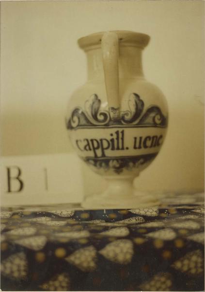 pot à pharmacie, vue générale - © Ministère de la Culture (France), Médiathèque du patrimoine et de la photographie (objets mobiliers), tous droits réservés