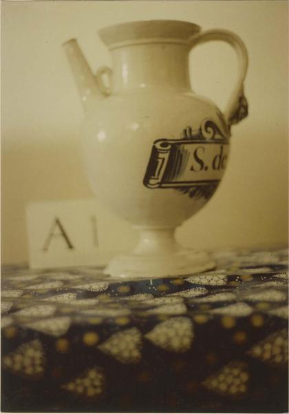 pot à pharmacie, vue générale - © Ministère de la Culture (France), Médiathèque du patrimoine et de la photographie (objets mobiliers), tous droits réservés