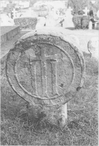 stèle discoïdale, revers , vue générale - © Ministère de la Culture (France), Médiathèque du patrimoine et de la photographie (objets mobiliers), tous droits réservés