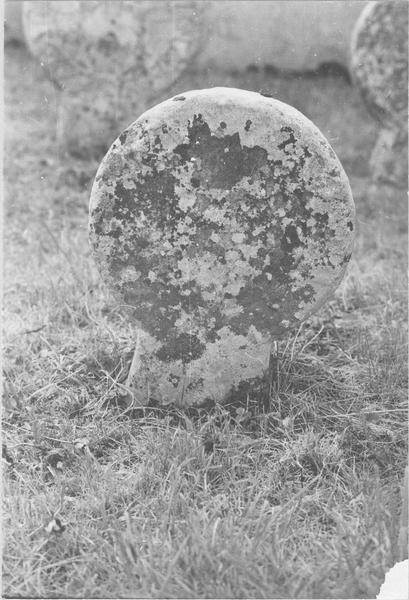 stèle discoïdale, avers, vue générale - © Ministère de la Culture (France), Médiathèque du patrimoine et de la photographie (objets mobiliers), tous droits réservés