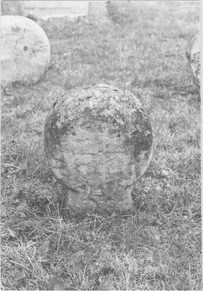 stèle discoïdale, avers, vue générale - © Ministère de la Culture (France), Médiathèque du patrimoine et de la photographie (objets mobiliers), tous droits réservés
