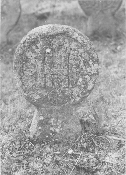 stèle discoïdale, avers, vue générale - © Ministère de la Culture (France), Médiathèque du patrimoine et de la photographie (objets mobiliers), tous droits réservés
