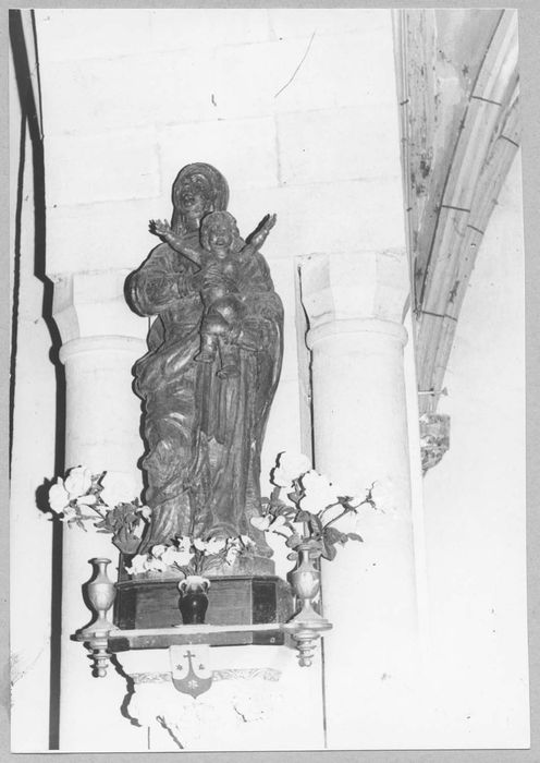 statue : Vierge à l'Enfant