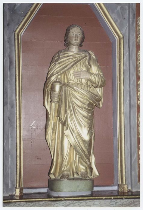 Statue : Sainte avec ciboire