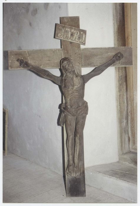 statue : Christ en croix
