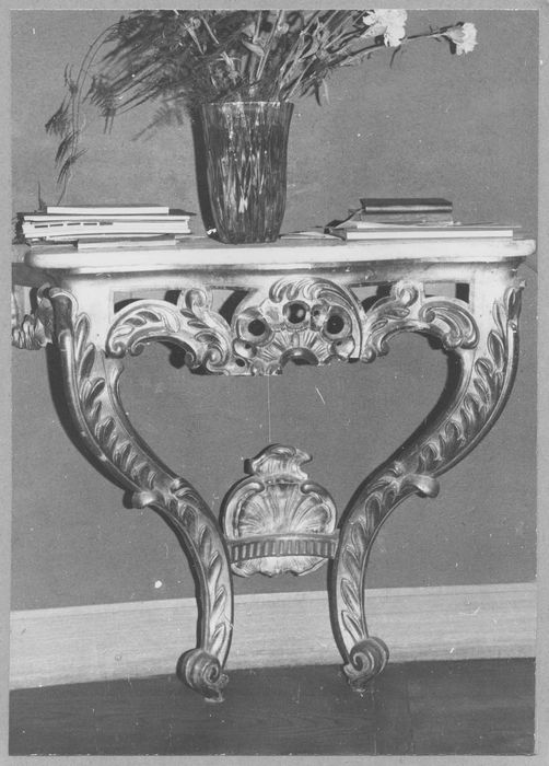 deux crédences (consoles)