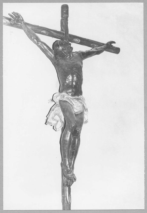 statue : Christ en croix