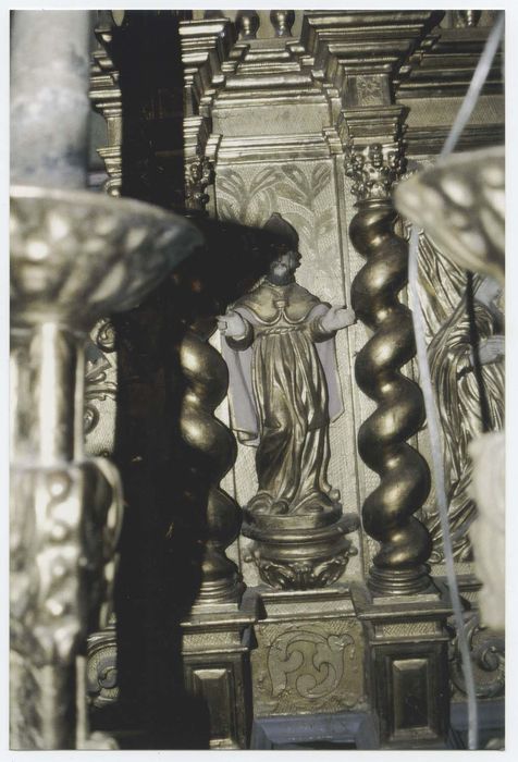 ensemble du maître-autel comprenant l'autel, le tabernacle et ses statues, le retable, le tableau : Sacré-Coeur de Jésus et six chandeliers