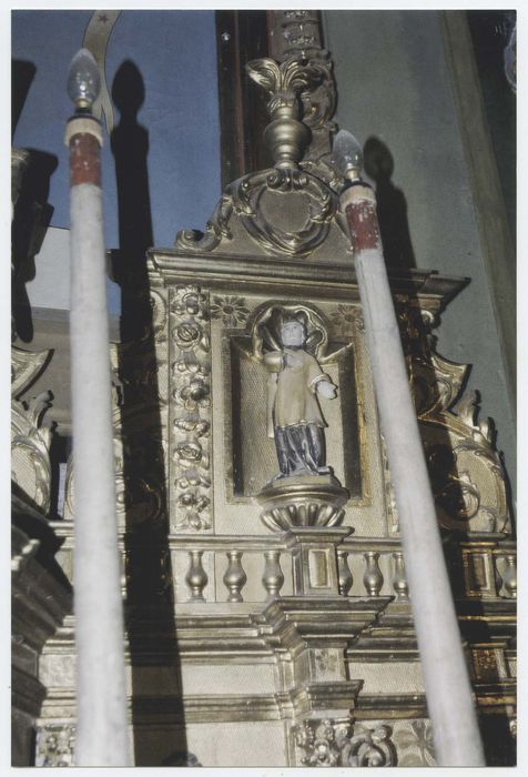 ensemble du maître-autel comprenant l'autel, le tabernacle et ses statues, le retable, le tableau : Sacré-Coeur de Jésus et six chandeliers