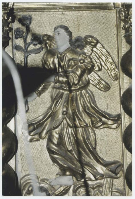 ensemble du maître-autel comprenant l'autel, le tabernacle et ses statues, le retable, le tableau : Sacré-Coeur de Jésus et six chandeliers