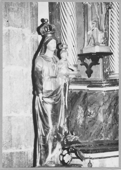 statue : Vierge à l'Enfant