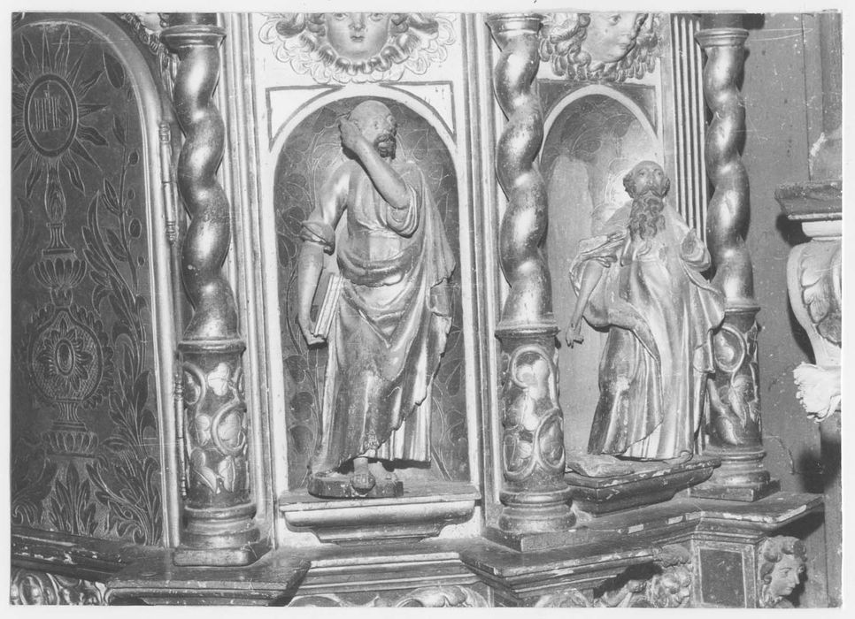 Retable du maître-autel et cinq statues : Saint Etienne, Saint Vincent, la Vierge et deux Saints évêques