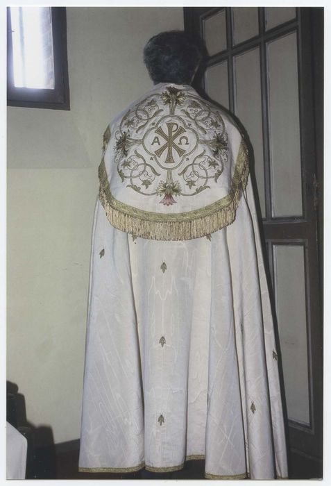 chape, voile huméral et conopée