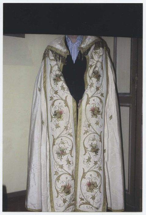 chape, voile huméral et conopée