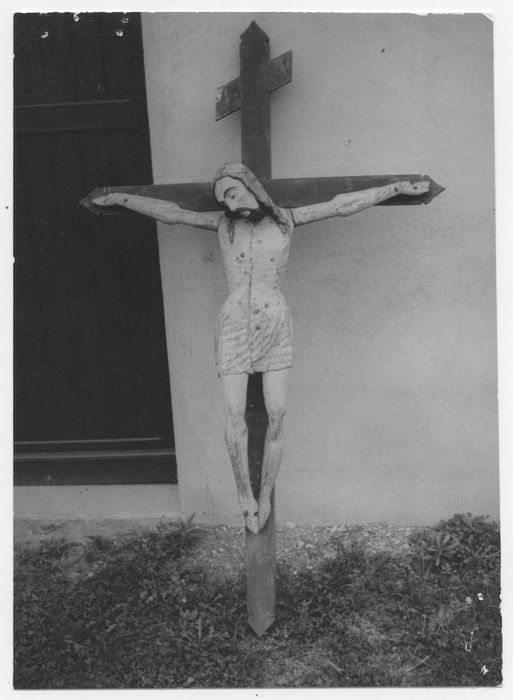statue : Christ en croix