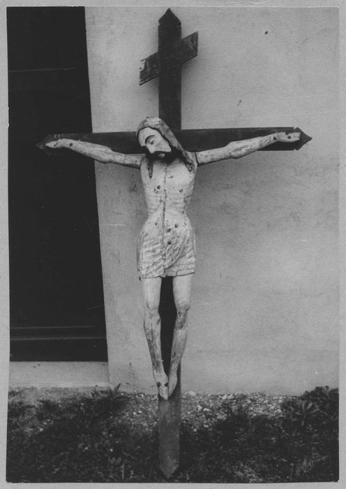 statue : Christ en croix
