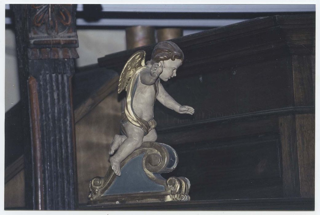 Deux statues : Anges agenouillés