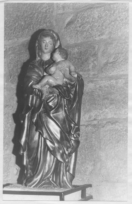 statue : Vierge à l'Enfant