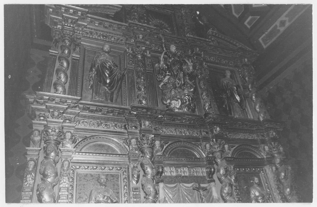 retable du maître-autel et ses statues