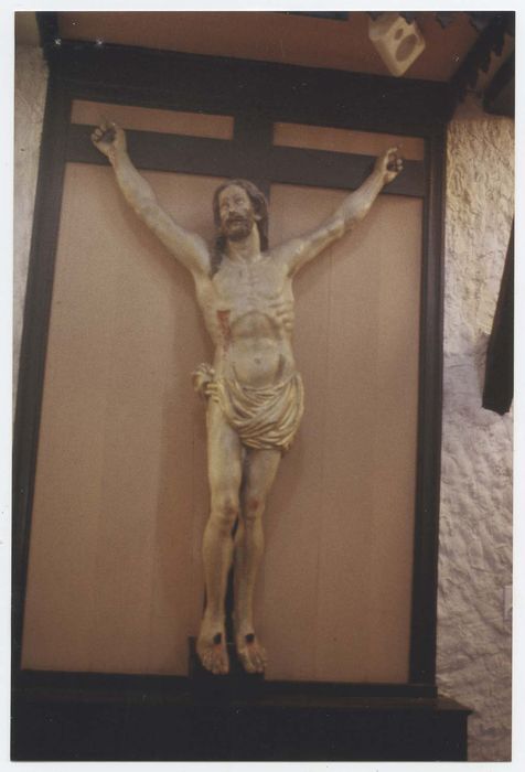 croix monumentale : Christ en croix