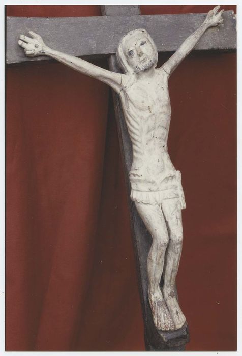 statue : Christ en croix