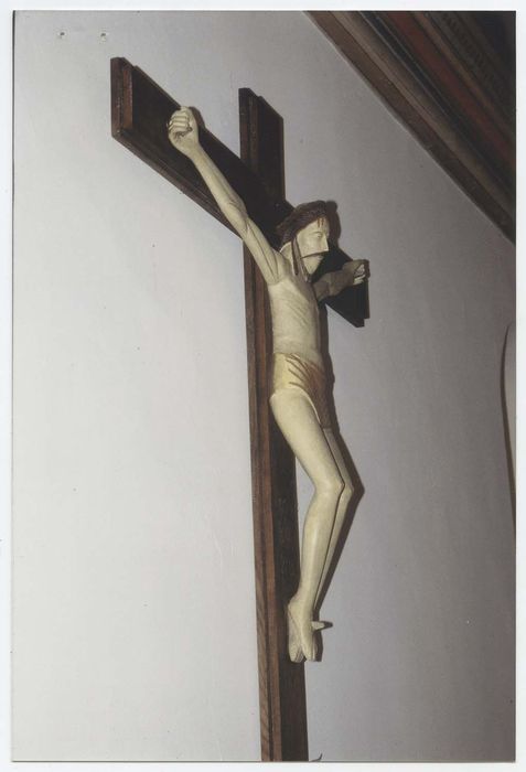 statue : Christ en croix