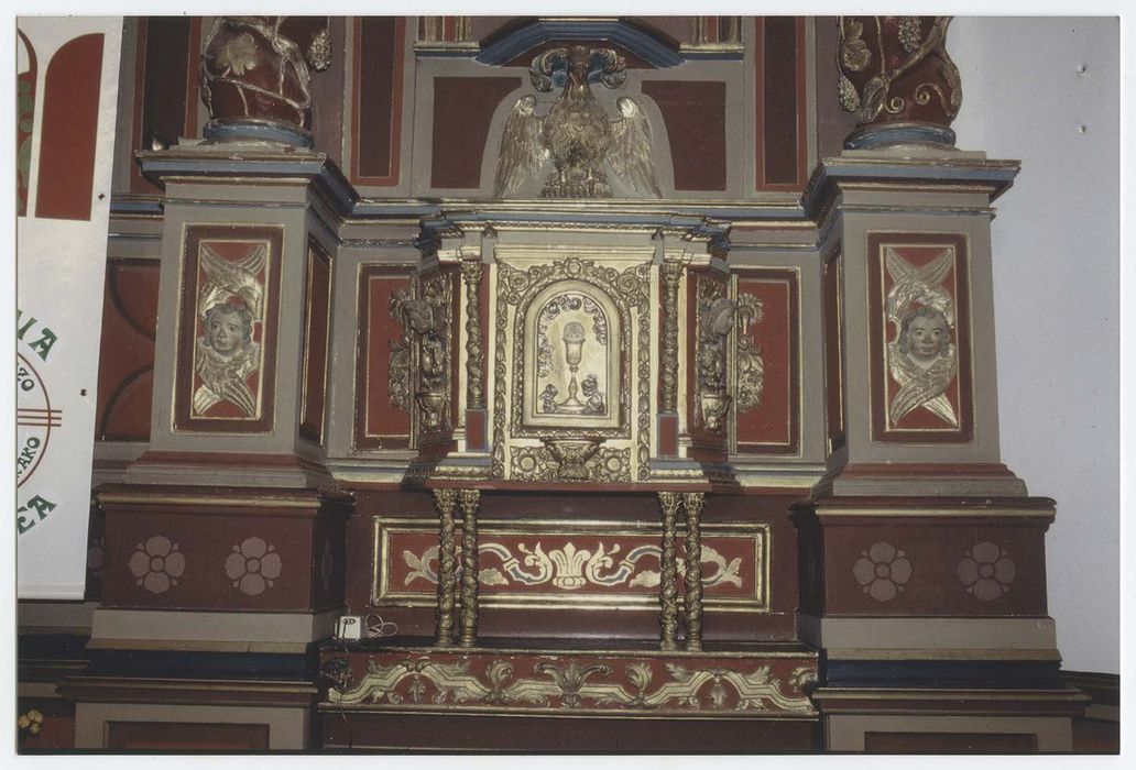 retable du maître-autel avec son tableau : Remise des clefs