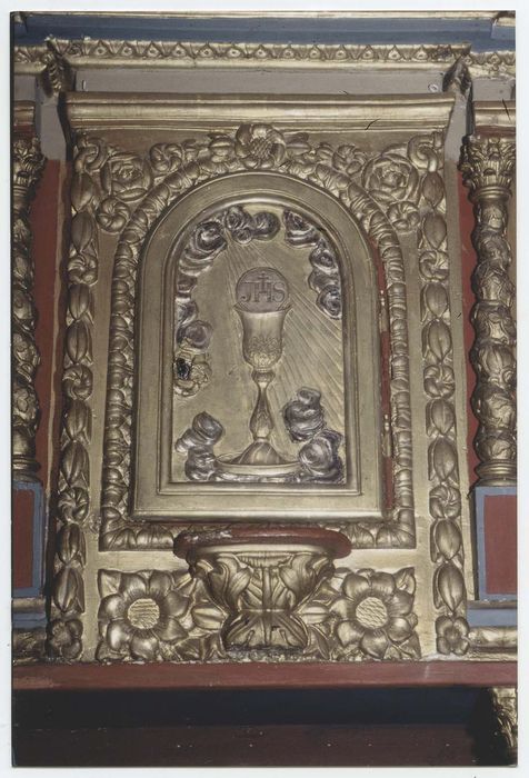 retable du maître-autel avec son tableau : Remise des clefs