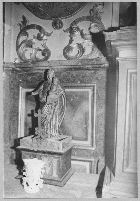 statue : Vierge à l'Enfant