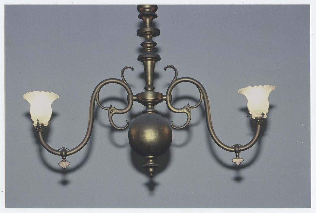 Vingt suspensions et un lustre